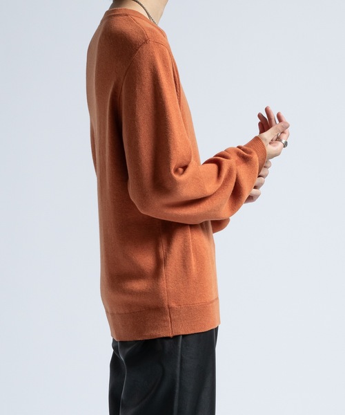 CASPER JOHN（キャスパージョン）の「Wool cotton high gauge V-neck sweater / ウールコットンハイゲージVネックセーター（ニット/セーター・メンズ・オレンジ/ブラック/アイボリー/ブルー・LARGE/MEDIUM/SMALL/X-SMALL）」の11枚目の写真