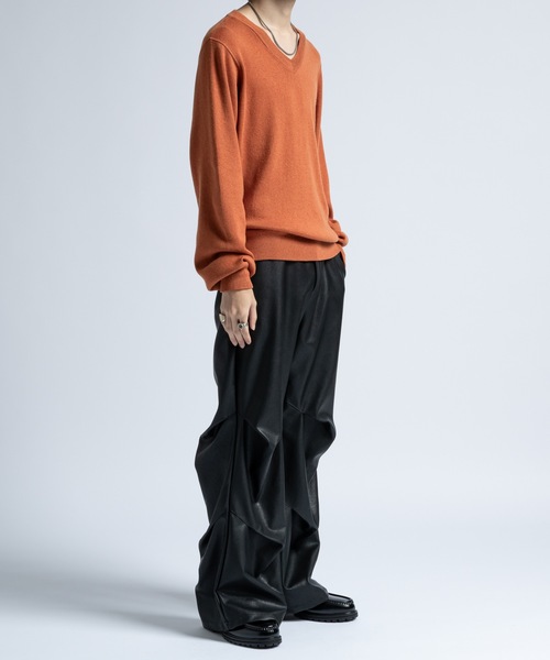 CASPER JOHN（キャスパージョン）の「Wool cotton high gauge V-neck sweater / ウールコットンハイゲージVネックセーター（ニット/セーター・メンズ・オレンジ/ブラック/アイボリー/ブルー・LARGE/MEDIUM/SMALL/X-SMALL）」の13枚目の写真
