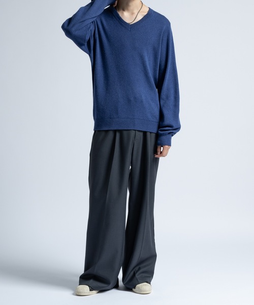 CASPER JOHN（キャスパージョン）の「Wool cotton high gauge V-neck sweater / ウールコットンハイゲージVネックセーター（ニット/セーター・メンズ・オレンジ/ブラック/アイボリー/ブルー・LARGE/MEDIUM/SMALL/X-SMALL）」の6枚目の写真