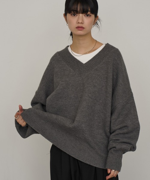 NOGLE(ノグル)の「【NOGLE/ノグル】深Vネックルーズリブニット(ニット/セーター・レディース・グレイッシュベージュ/グレー/オートミール/ブラック/ブラウン/ネイビー/レッド・FREE)」の3枚目の写真