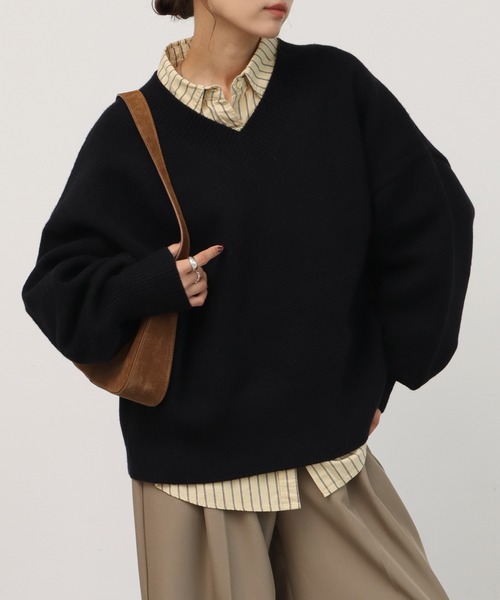 NOGLE(ノグル)の「【NOGLE/ノグル】深Vネックルーズリブニット(ニット/セーター・レディース・グレイッシュベージュ/グレー/オートミール/ブラック/ブラウン/ネイビー/レッド・FREE)」の2枚目の写真