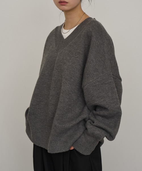 NOGLE(ノグル)の「【NOGLE/ノグル】深Vネックルーズリブニット(ニット/セーター・レディース・グレイッシュベージュ/グレー/オートミール/ブラック/ブラウン/ネイビー/レッド・FREE)」の9枚目の写真