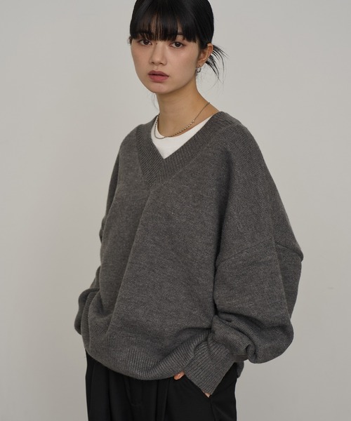 NOGLE(ノグル)の「【NOGLE/ノグル】深Vネックルーズリブニット(ニット/セーター・レディース・グレイッシュベージュ/グレー/オートミール/ブラック/ブラウン/ネイビー/レッド・FREE)」の15枚目の写真
