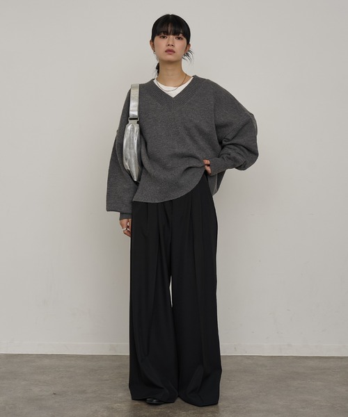 NOGLE(ノグル)の「【NOGLE/ノグル】深Vネックルーズリブニット(ニット/セーター・レディース・グレイッシュベージュ/グレー/オートミール/ブラック/ブラウン/ネイビー/レッド・FREE)」の17枚目の写真