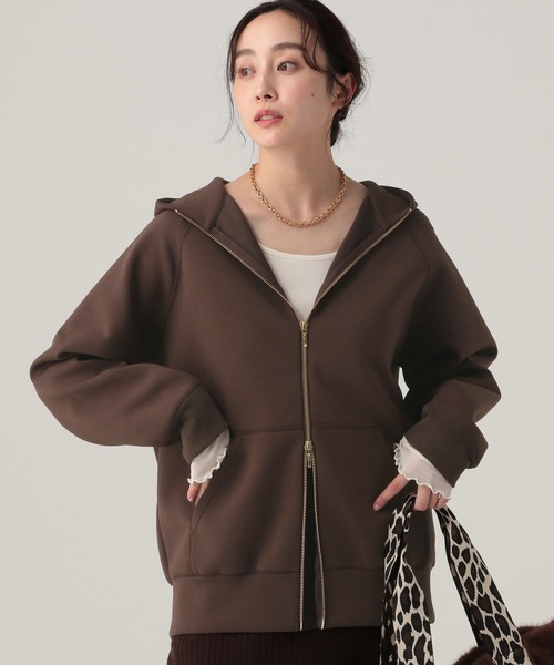 Elura(エルーラ)の「大人リュクスジップパーカー/590100(パーカー・レディース・ライトベージュ/ダークブラウン/ライトグレー/オフホワイト・MEDIUM/SMALL)」の4枚目の写真