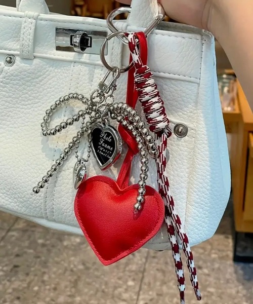 セール】8B13 ハートモチーフ ボリューム バッグチャーム キーチェーン
