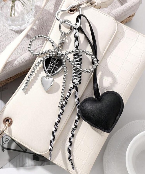 セール】8B13 ハートモチーフ ボリューム バッグチャーム キー