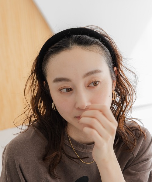 Elura（エルーラ）の「ベロアカチューシャ/591841（カチューシャ・レディース・ブラック・FREE）」の5枚目の写真