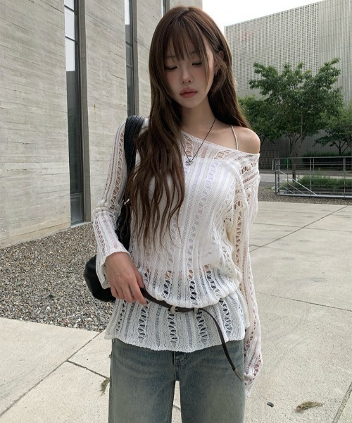 anyonemore(エニワンモア)の「ボートネック透かし編みメッシュロングニット(ニット/セーター・レディース・アイボリー/ブラック・FREE)」の5枚目の写真