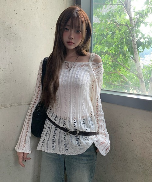 anyonemore(エニワンモア)の「ボートネック透かし編みメッシュロングニット(ニット/セーター・レディース・アイボリー/ブラック・FREE)」の7枚目の写真