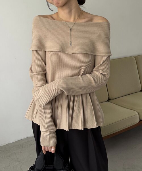 CAPRICIEUX LE'MAGE（カプリシューレマージュ）の「フレアボートネックニット（ニット/セーター・レディース・ブラック/ブラウン/ベージュ・FREE）」の3枚目の写真