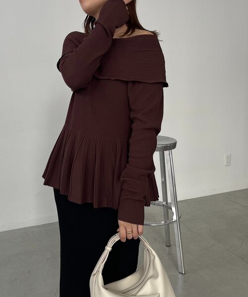 CAPRICIEUX LE'MAGE（カプリシューレマージュ）の「フレアボートネックニット（ニット/セーター・レディース・ブラック/ブラウン/ベージュ・FREE）」の6枚目の写真