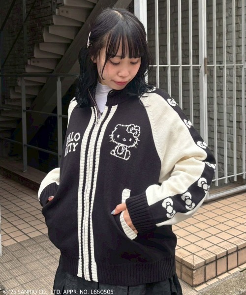 Candy Stripper(キャンディストリッパー)の「【HELLO KITTY】RIBBON KNIT ジャンパー(ニット/セーター・レディース・ブラック/ピンク・FREE)」の2枚目の写真