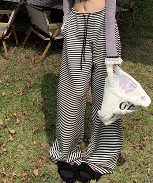 GEMEDA（ジェメダ）の「モノトーンボーダーワイドパンツ（その他パンツ・レディース・ブラック×ホワイト/グレー/ダークグレー/ベージュ・M）」の11枚目の写真