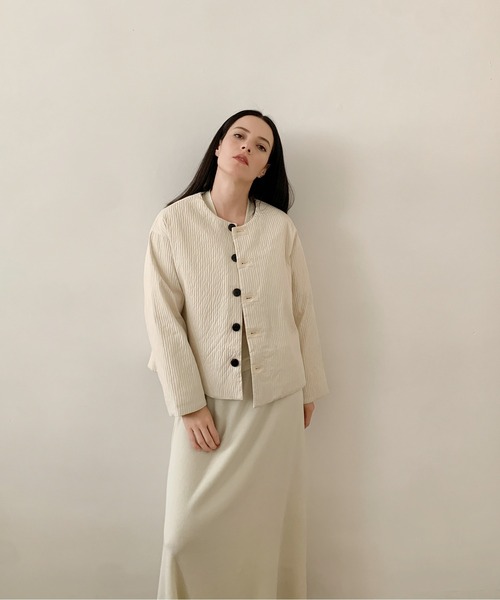 美品【Decade BEIGE,】ノーカラー　ジャケット　L　日本製　ホワイト セール】DECADE CLASSIC ノーカラーダウンジャケット（ノーカラー