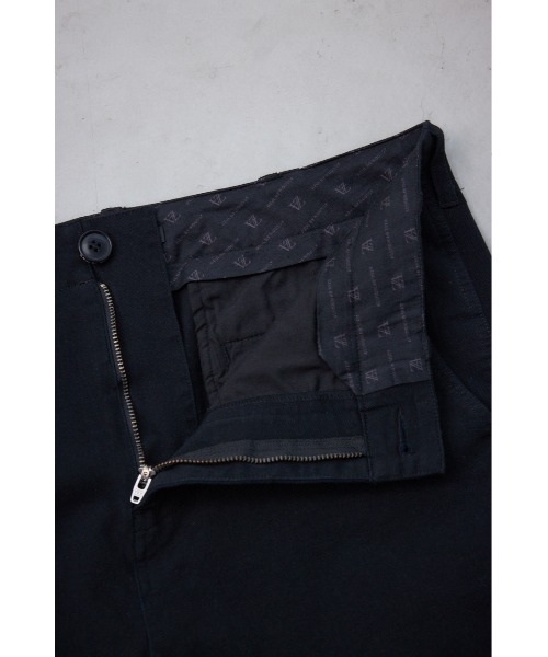 AZUL by moussy(アズールバイマウジー)の「2WAYストレッチレッグシェイプチノ(スラックス・メンズ・ベージュ/ブラック/カーキ・SMALL/MEDIUM/LARGE)」の14枚目の写真