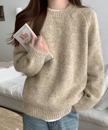 ふんわり暖かいシンプルクルーネックニット