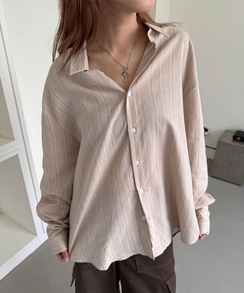 4INT.（フォイント）の「【UNISEX】ストライプ ビッグシルエット 長袖 シャツ（シャツ/ブラウス・レディース・ベージュ/ネイビー/ブルー/ブラック/ライトブルー・FREE）」の3枚目の写真