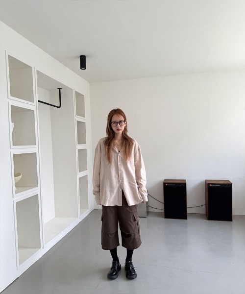 4INT.（フォイント）の「【UNISEX】ストライプ ビッグシルエット 長袖 シャツ（シャツ/ブラウス・レディース・ベージュ/ネイビー/ブルー/ブラック/ライトブルー・FREE）」の10枚目の写真