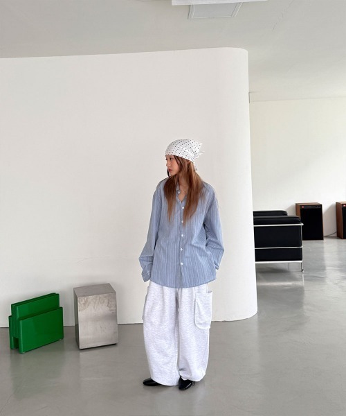 4INT.（フォイント）の「【UNISEX】ストライプ ビッグシルエット 長袖 シャツ（シャツ/ブラウス・レディース・ベージュ/ネイビー/ブルー/ブラック/ライトブルー・FREE）」の18枚目の写真