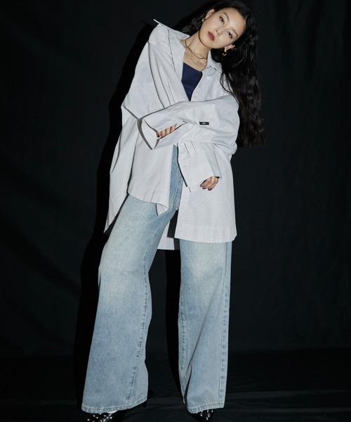 VION（ヴィオン）の「ストライプビッグシャツ / Stripe Big Shirt（シャツ/ブラウス・レディース・ホワイト/ネイビー・FREE）」の6枚目の写真