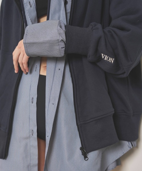 VION（ヴィオン）の「ストライプビッグシャツ / Stripe Big Shirt（シャツ/ブラウス・レディース・ホワイト/ネイビー・FREE）」の10枚目の写真