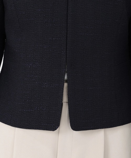 STRAWBERRY-FIELDS（ストロベリーフィールズ）の「シダ―ツイード_襟ぐりビジュー付ツイードジャケット（ノーカラージャケット・レディース・ベージュ/ネイビー・2/3）」の9枚目の写真