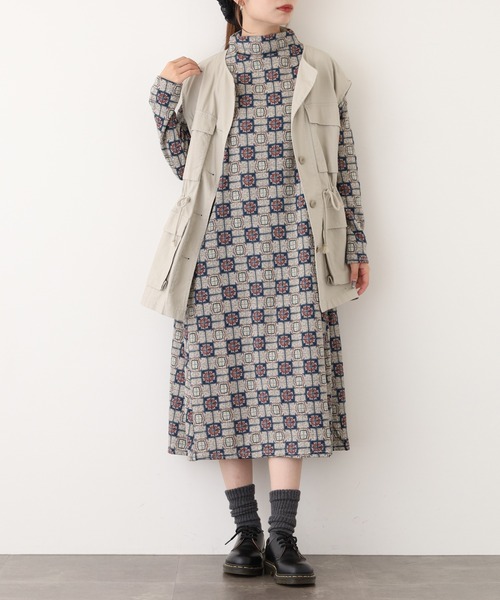 BARNDOOR(バーンドア)の「ニットソー ボトルネック ワンピース(ワンピース・レディース・ベージュ系1/ブラック系2/グリーン系1/ベージュ系2/グレー系1/ブラック系3/ブルー系1/ブラック系1・FREE)」の1枚目の写真