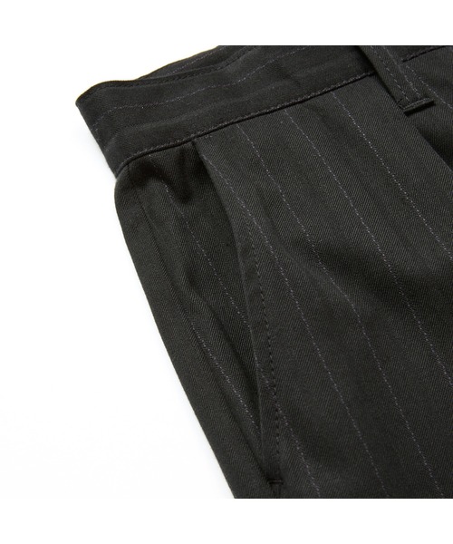 CALEE(キャリー)の「PINSTRIPE TUCK WIDE SLACKS(スラックス・メンズ・チャコールグレー/ブラック・MEDIUM/LARGE/X-LARGE)」の7枚目の写真