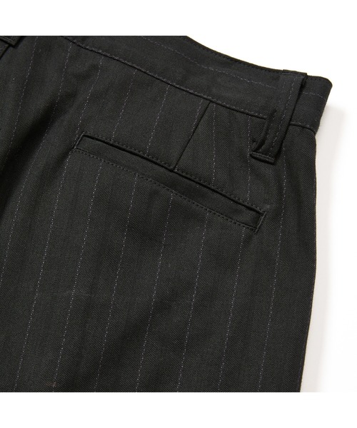 CALEE(キャリー)の「PINSTRIPE TUCK WIDE SLACKS(スラックス・メンズ・チャコールグレー/ブラック・MEDIUM/LARGE/X-LARGE)」の8枚目の写真