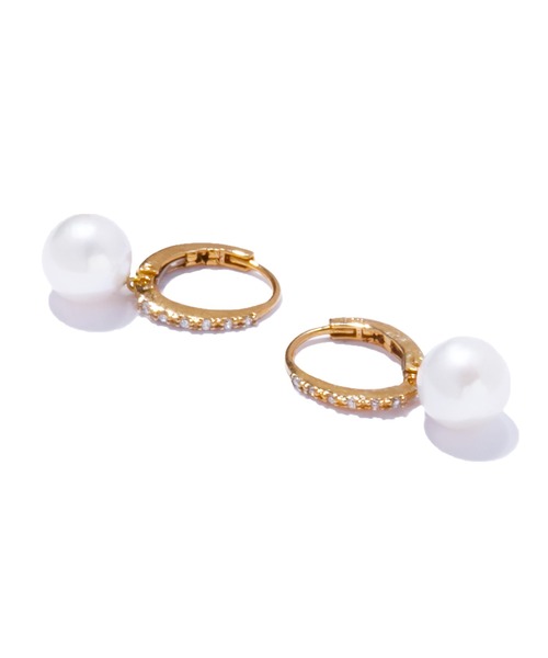 les bonbon(ルボンボン)の「【les bonbon】half eternity pearl pierce/ハーフ エタニティ パール ピアス(ピアス(両耳用)・レディース・イエローゴールド・FREE)」の2枚目の写真