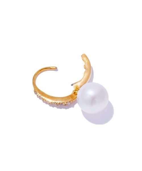 les bonbon(ルボンボン)の「【les bonbon】half eternity pearl pierce/ハーフ エタニティ パール ピアス(ピアス(両耳用)・レディース・イエローゴールド・FREE)」の3枚目の写真