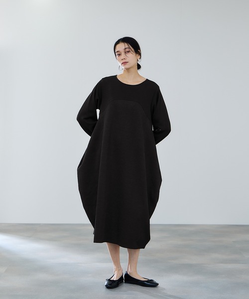 Mac-House(マックハウス)の「milli de l'air ジャガードコクーンワンピース(ワンピース・レディース・ブラック/ダークグレー・M)」の2枚目の写真