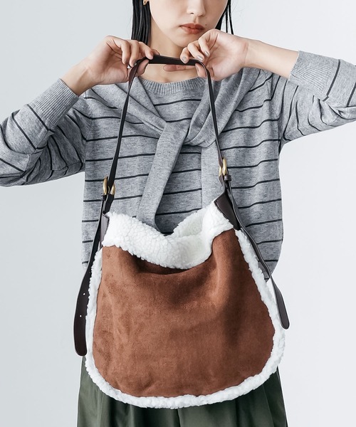 mili an deni（ミリアンデニ）の「フェイクムートンポーチ付きショルダーバッグ（ショルダーバッグ・レディース・ブラウン/ブラック/ベージュ・F）」の3枚目の写真