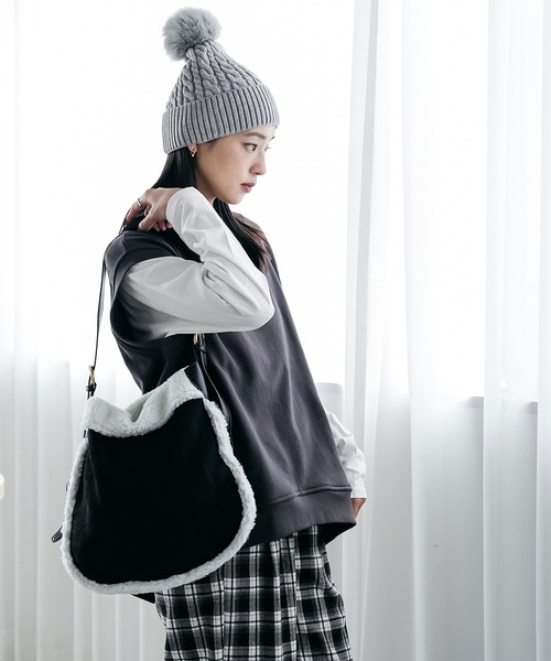 mili an deni（ミリアンデニ）の「フェイクムートンポーチ付きショルダーバッグ（ショルダーバッグ・レディース・ブラウン/ブラック/ベージュ・F）」の11枚目の写真