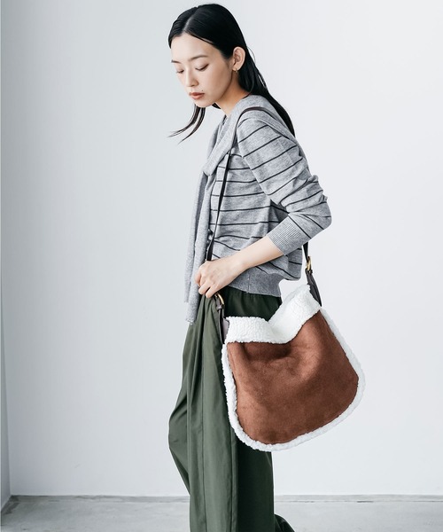 mili an deni（ミリアンデニ）の「フェイクムートンポーチ付きショルダーバッグ（ショルダーバッグ・レディース・ブラウン/ブラック/ベージュ・F）」の7枚目の写真