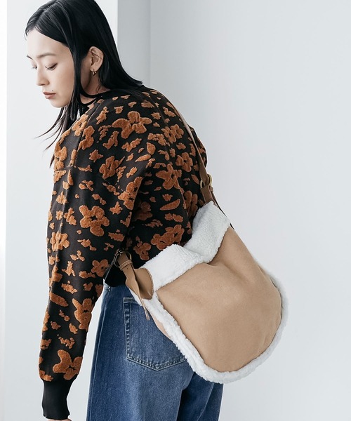 mili an deni（ミリアンデニ）の「フェイクムートンポーチ付きショルダーバッグ（ショルダーバッグ・レディース・ブラウン/ブラック/ベージュ・F）」の5枚目の写真