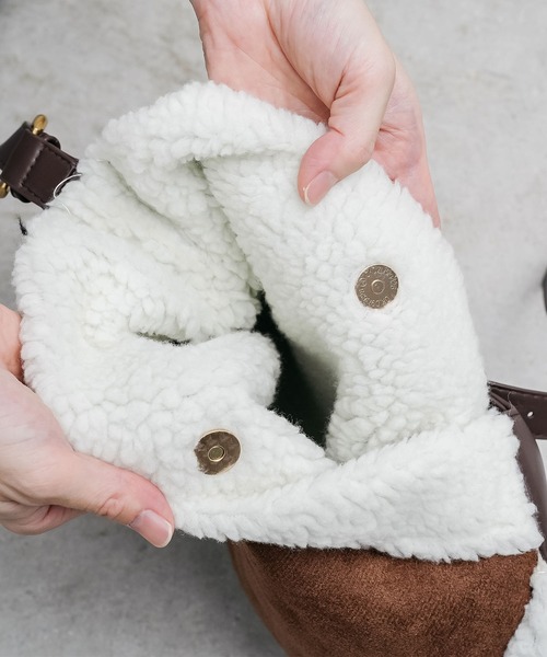 mili an deni（ミリアンデニ）の「フェイクムートンポーチ付きショルダーバッグ（ショルダーバッグ・レディース・ブラウン/ブラック/ベージュ・F）」の18枚目の写真