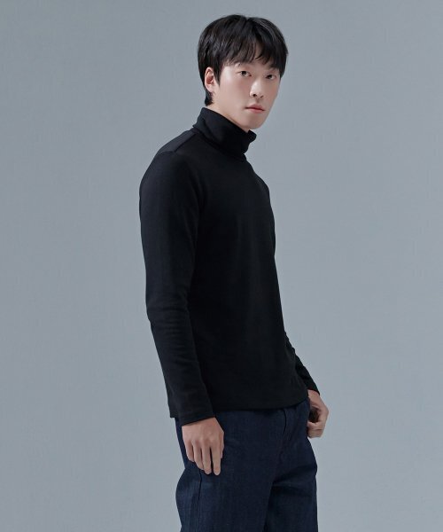 CHASECULT(チェイスカルト)の「共用 起毛 エッセンシャル タートルネック Tシャツ-CFZU5109D03(Tシャツ/カットソー・メンズ・ブラック・90/100/110/95/105)」の4枚目の写真