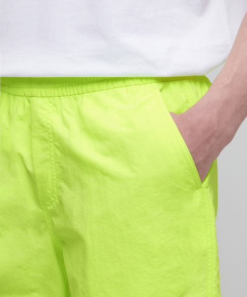 MUSINSA STANDARD（ムシンサスタンダード）の「ナイロンバンディングショーツ_7.5インチ [アシッドグリーン]（その他パンツ・メンズ・その他・30/26/28）」の4枚目の写真