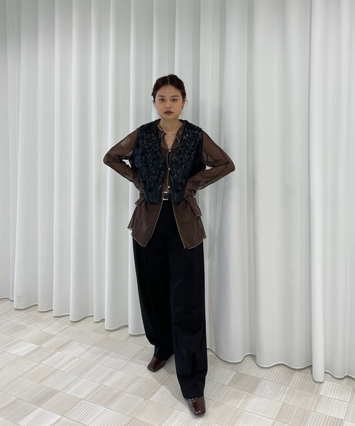 Ameri(アメリ)の「UND TUCK BONTAN PANTS(スラックス・レディース・ボルドー/ブラック/ライトブルー・X-SMALL/SMALL/MEDIUM)」の8枚目の写真