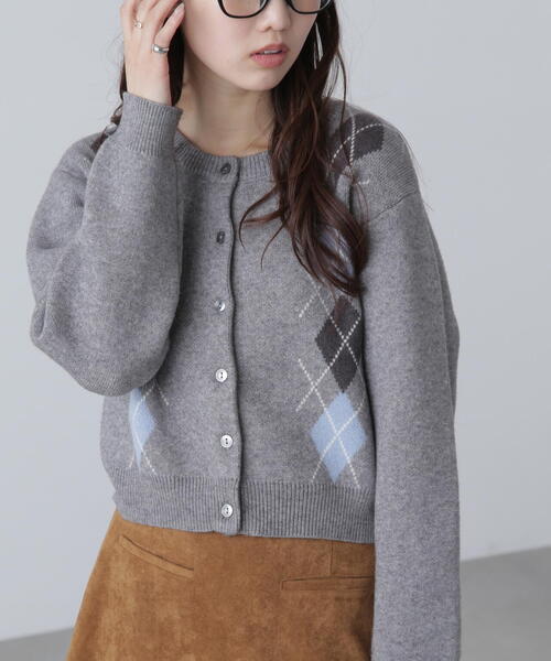FREE'S MART（フリーズマート）の「◆ダブルジャガードアーガイルニットカーディガン（ニット/セーター・レディース・グレー/ネイビー/ブラウン・FREE）」の8枚目の写真