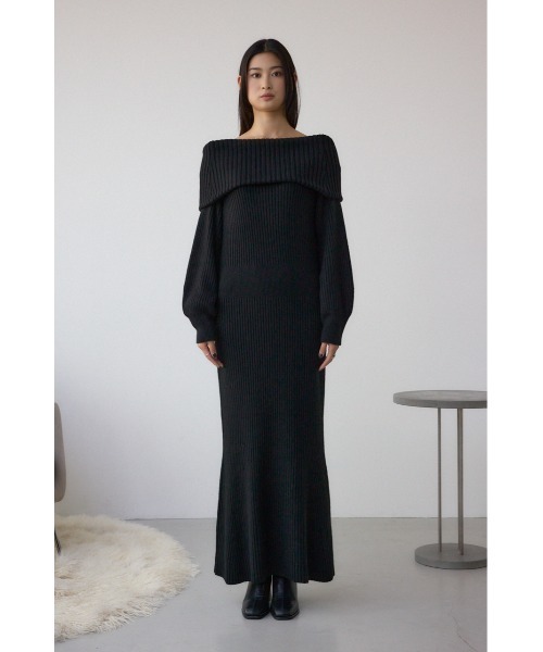 AZUL by moussy(アズールバイマウジー)の「【身長/骨格別着用画像あり】オフショルロングニットワンピース 秋服 冬服 ロングワンピース 長袖(ワンピース・レディース・ブラック/グレイッシュベージュ・SMALL/MEDIUM)」の7枚目の写真