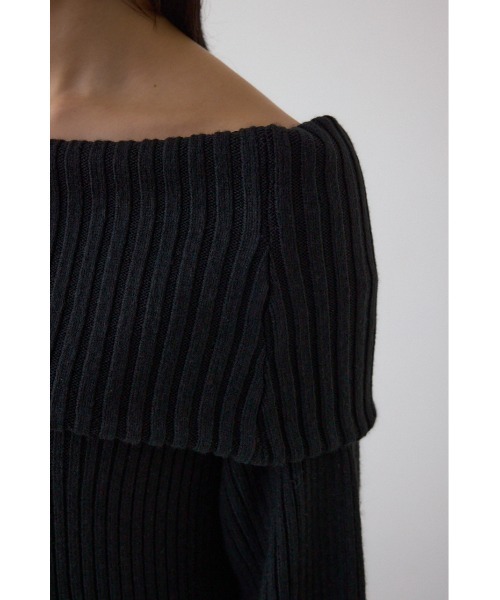 AZUL by moussy(アズールバイマウジー)の「【身長/骨格別着用画像あり】オフショルロングニットワンピース 秋服 冬服 ロングワンピース 長袖(ワンピース・レディース・ブラック/グレイッシュベージュ・SMALL/MEDIUM)」の12枚目の写真