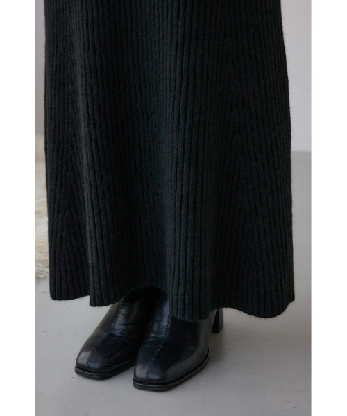 AZUL by moussy(アズールバイマウジー)の「【身長/骨格別着用画像あり】オフショルロングニットワンピース 秋服 冬服 ロングワンピース 長袖(ワンピース・レディース・ブラック/グレイッシュベージュ・SMALL/MEDIUM)」の14枚目の写真