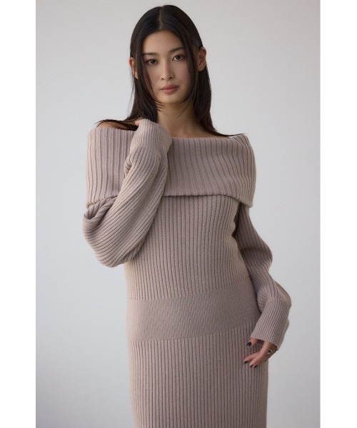 AZUL by moussy(アズールバイマウジー)の「【身長/骨格別着用画像あり】オフショルロングニットワンピース 秋服 冬服 ロングワンピース 長袖(ワンピース・レディース・ブラック/グレイッシュベージュ・SMALL/MEDIUM)」の15枚目の写真