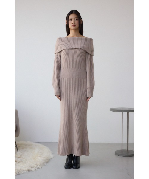 AZUL by moussy(アズールバイマウジー)の「【身長/骨格別着用画像あり】オフショルロングニットワンピース 秋服 冬服 ロングワンピース 長袖(ワンピース・レディース・ブラック/グレイッシュベージュ・SMALL/MEDIUM)」の18枚目の写真