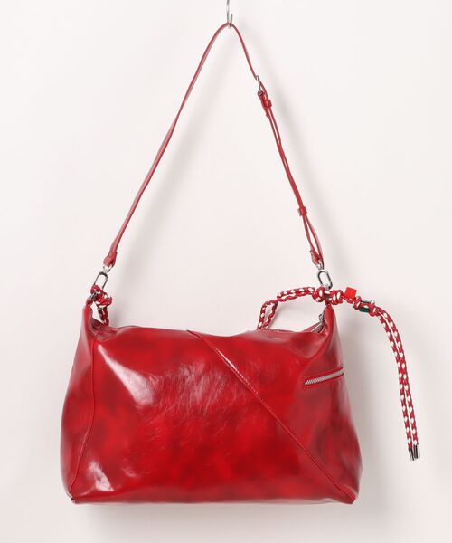 Desigual(デシグアル)の「Shoulder Bag with Logo Charm, Red/ロゴチャーム付き ショルダーバッグ レッド(ショルダーバッグ・レディース・レッド・FREE)」の2枚目の写真