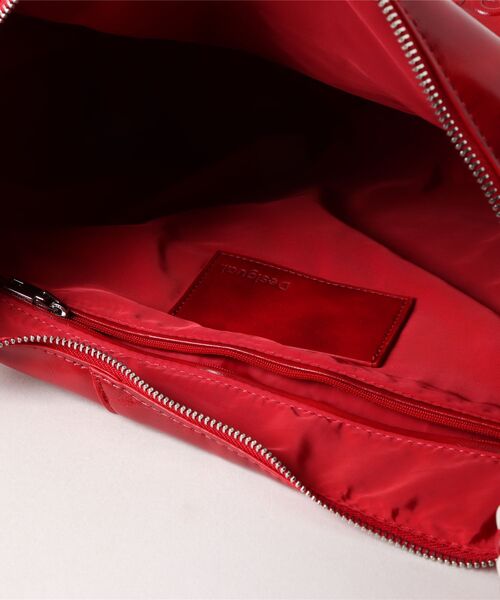 Desigual(デシグアル)の「Shoulder Bag with Logo Charm, Red/ロゴチャーム付き ショルダーバッグ レッド(ショルダーバッグ・レディース・レッド・FREE)」の4枚目の写真