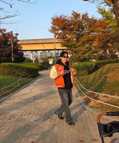 SUNDAY FRUIT MARKET(サンデーフルーツマーケット)の「GOLDEN HOUR VARSITY JACKET ORANGE(スタジャン・メンズ・その他・MEDIUM/LARGE)」の4枚目の写真
